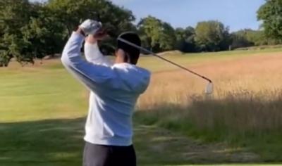 US Open champion Carlos Alcaraz shows impressive golf swing!